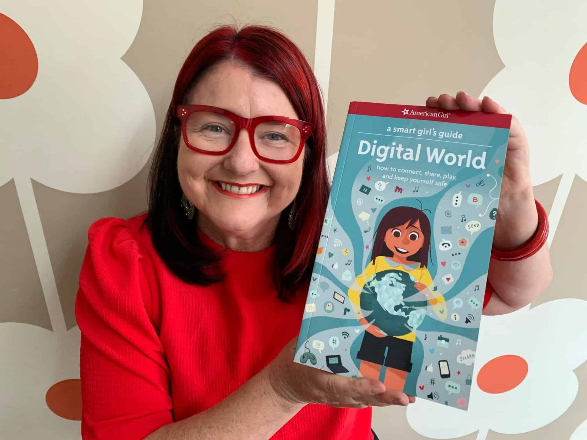 Smart Girls Guide: Digital World - Book review by Rowena Thomas | 'Amazing Me'
