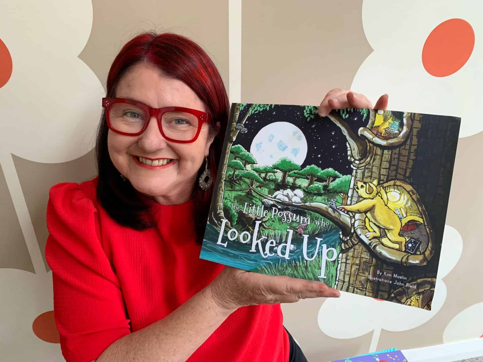 The Little Possum Looked Up - Book review by Rowena Thomas | 'Amazing Me'