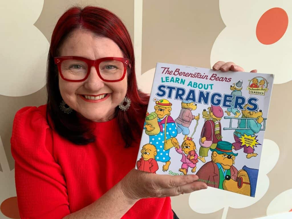 The Berenstain Bears Learn about Strangers - Book review by Rowena Thomas | 'Amazing Me'
