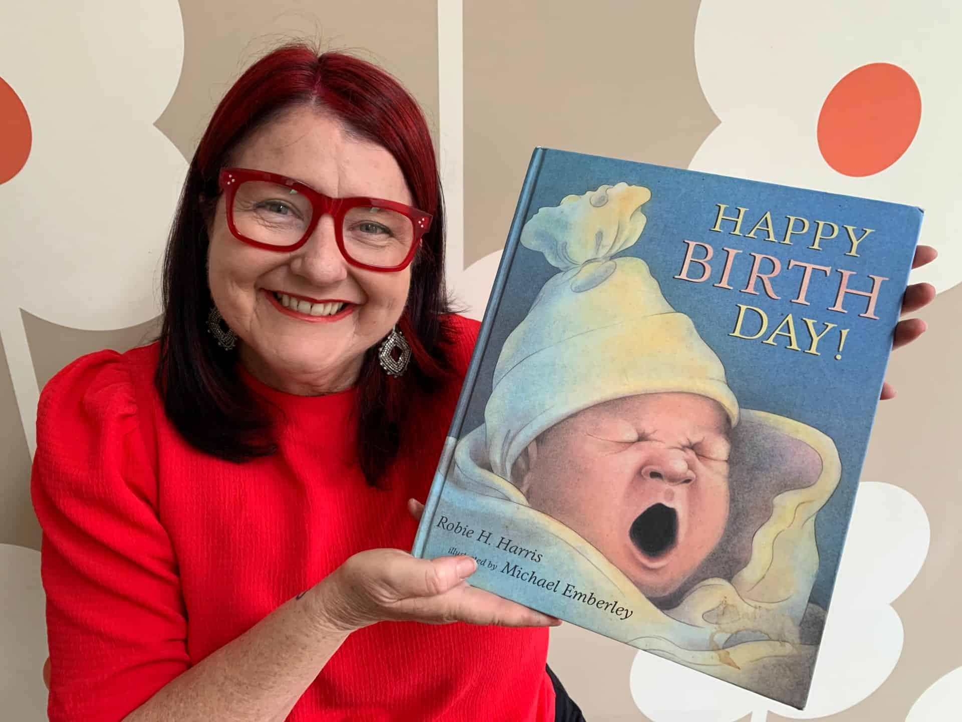 Happy Birth Day - Book review by Rowena Thomas | 'Amazing Me'