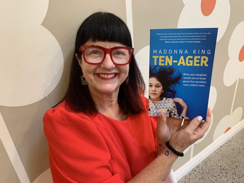 Ten-Ager - Book review by Rowena Thomas | 'Amazing Me'